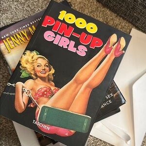 1000 Pin-up girls book